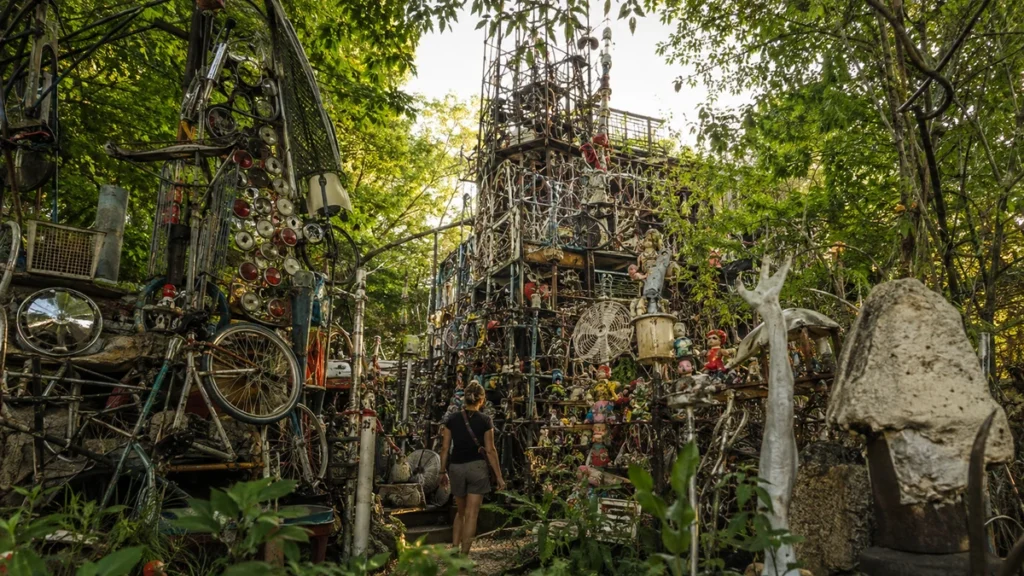 weird roadside attractions